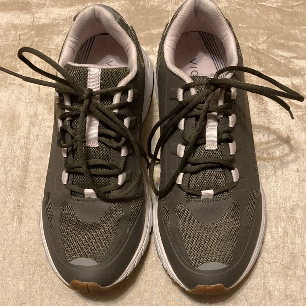 Vionic Edin Gray Walking Shoes Size 8